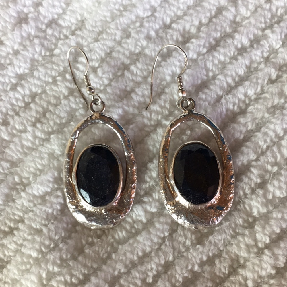 Sterling silver earring faceted dark blue w flash